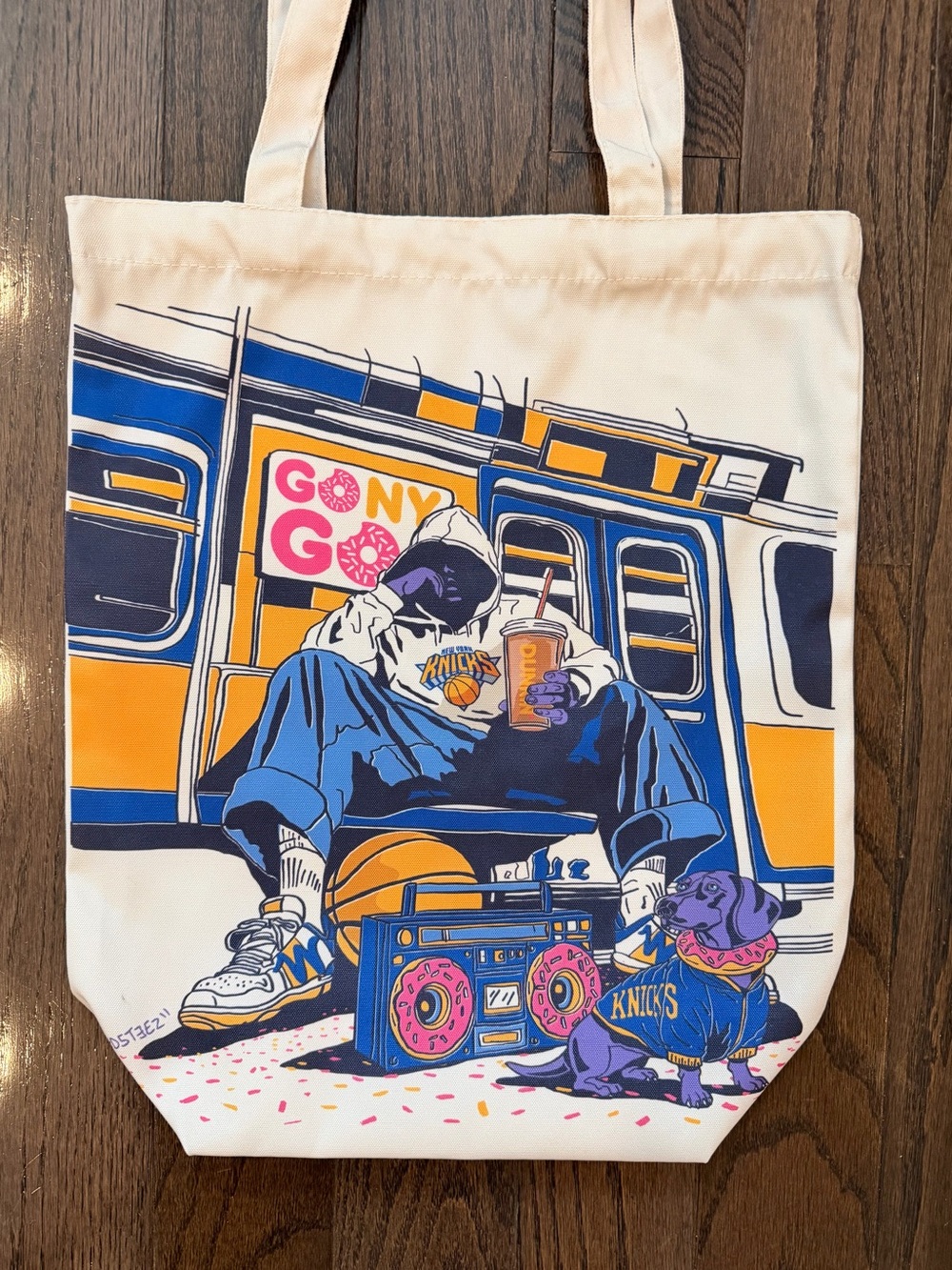 Dunkin Donuts 🍩 Limited-Edition
MADSTEEZ Knicks Tote Bag!!
